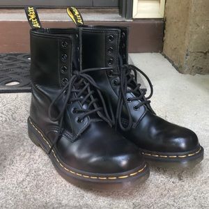 1460 Women’s Smooth Leather Dr. Martens
